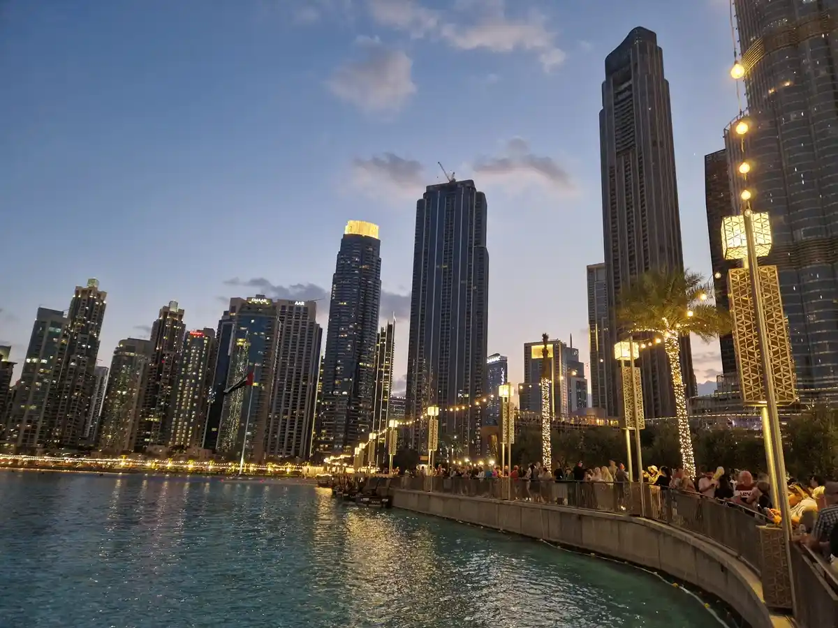 17+ Places To Visit in Dubai For Free (2026 Guide) 5 Free Waterfront Walks & Night Lights Dubai